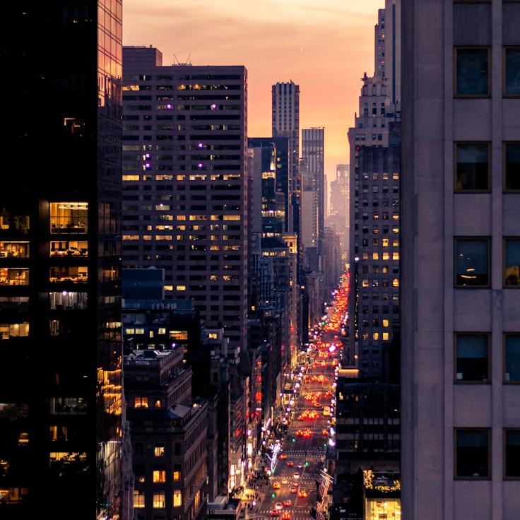 Olivia Bennett - Expat family life guide in United States